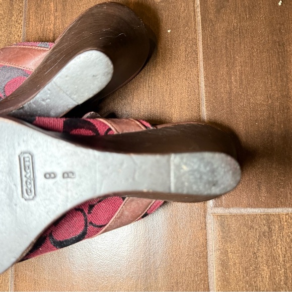 Coach Woman’s Wedges Felicity Burgundy & Black Signature Logo Mules/Clogs size 8 - Picture 3 of 10